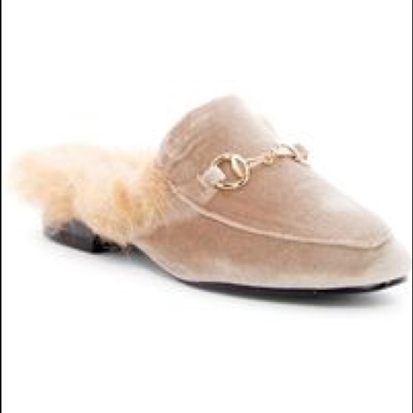 YOUR MAJESTY FAUX FUR VELVET LOAFER SLIDES SIZE 7 - Picture 3 of 6